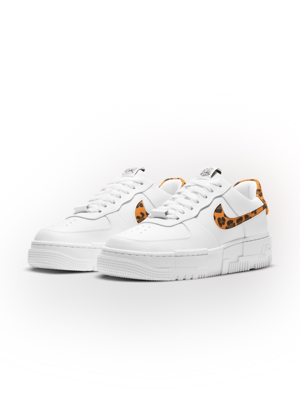 Nike Air Force 1 Pixel white w
Leopard sneakers size 8
